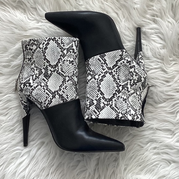 Just Fab X Jessie James Decker Black/snakeskin print booties - Picture 1 of 7